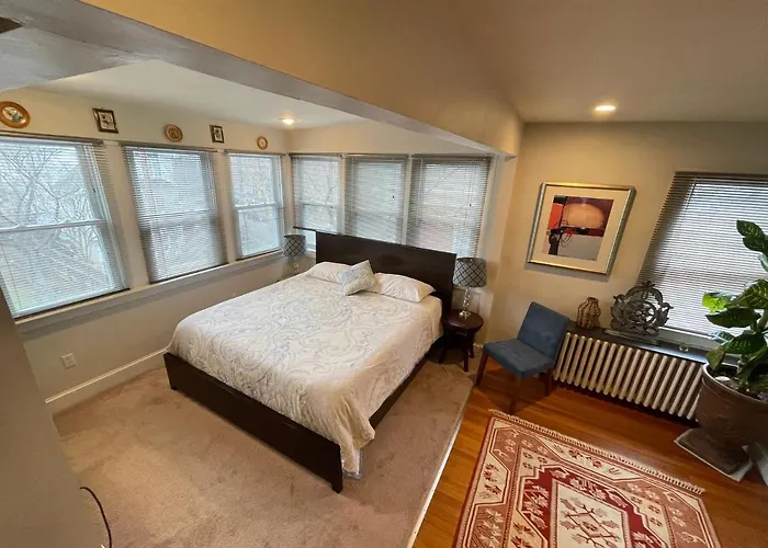 Deluxe King Master Suite